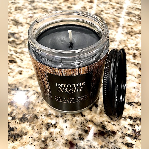 New B&BW Into the night single wick candle. - Picture 2 of 4